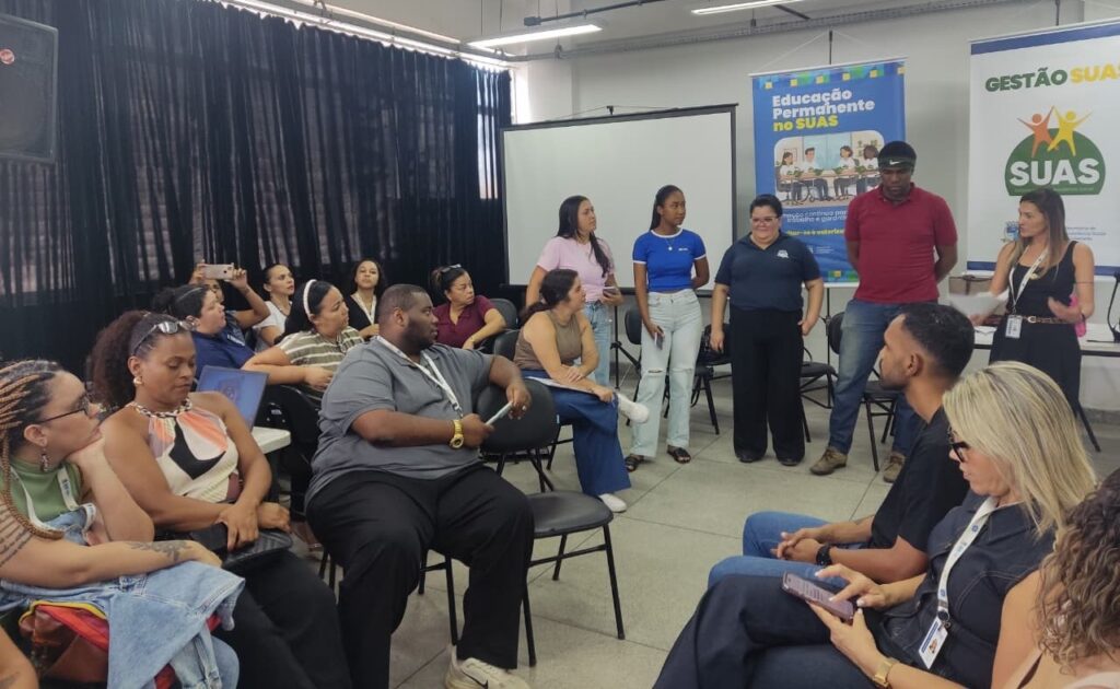 Coordenadores, orientadores sociais, educadores sociais, agentes administrativos e técnicos dos 15 CRAS e dos três CREAS, participaram do evento 161 1 CREAS E SUS