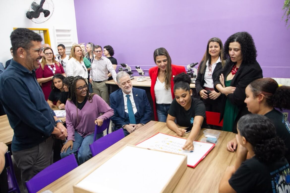 secretaria-nacional-do-mcti-visita-laboratorios-em-escola-municipal-e-plataforma-urbana-digital-de-santa-barbara secretaria-nacional-do-mcti-visita-laboratorios-em-escola-municipal-e-plataforma-urbana-digital-de-santa-barbara