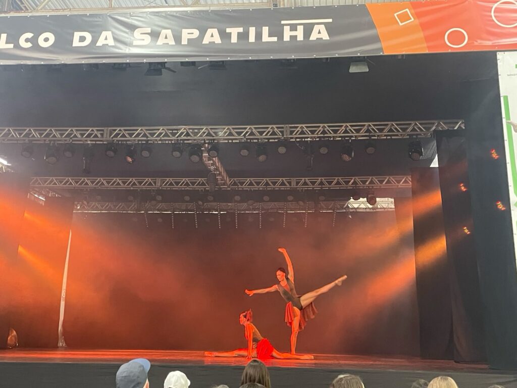 Alunas do Centro de Formação Artística participam do 43º Festival de Dança de Joinville 171 Alunas no Festival 04