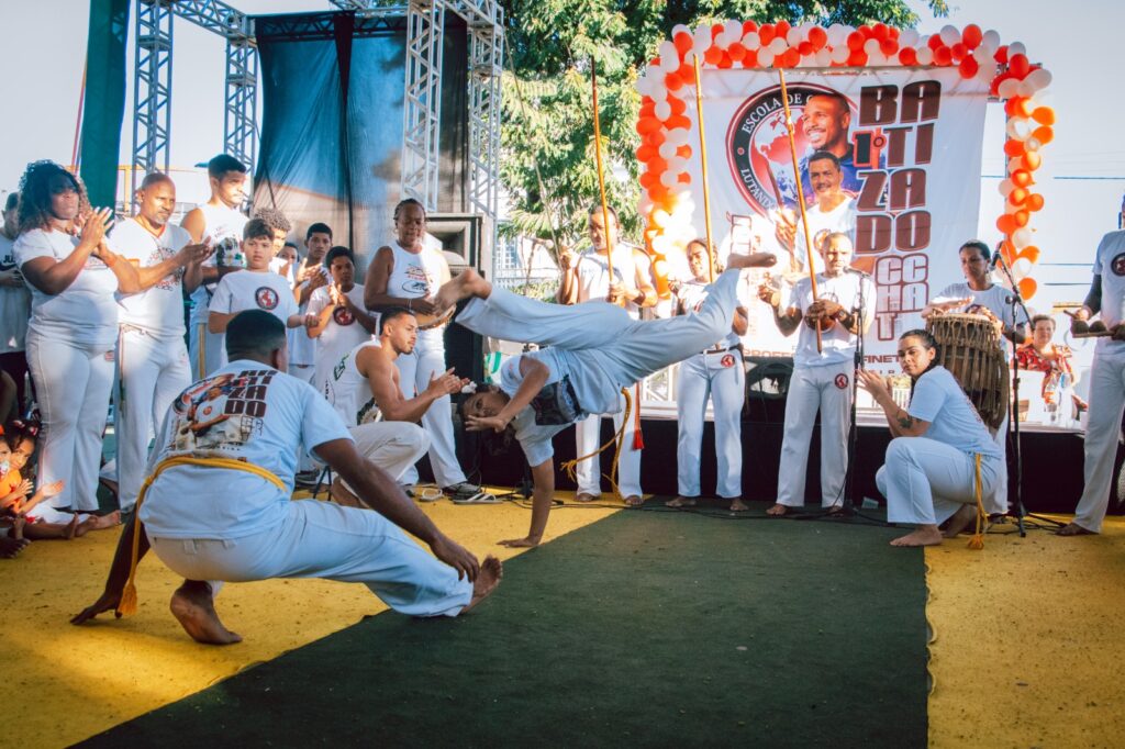 Casa de Cultura Heloísa Alberto Torres promove encontro de capoeira e troca de cordas na Praça Marechal Floriano Peixoto 166 Casa de Cultura Heloisa Alberto Torres promove encontro de capoeira e troca de cordas na Praca Marechal Floriano Peixoto 3