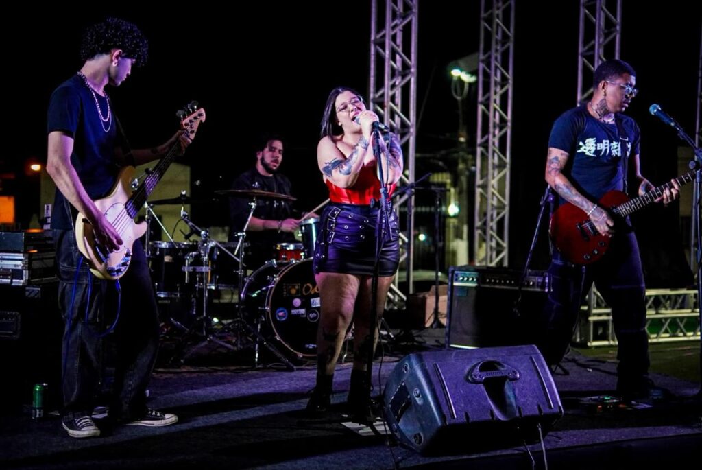 Dia Mundial do Rock é celebrado com shows gratuitos na Praça Marechal Floriano Peixoto 167 Dia Mundial do Rock e celebrado com shows gratuitos na Praca Marechal Floriano Peixoto 2