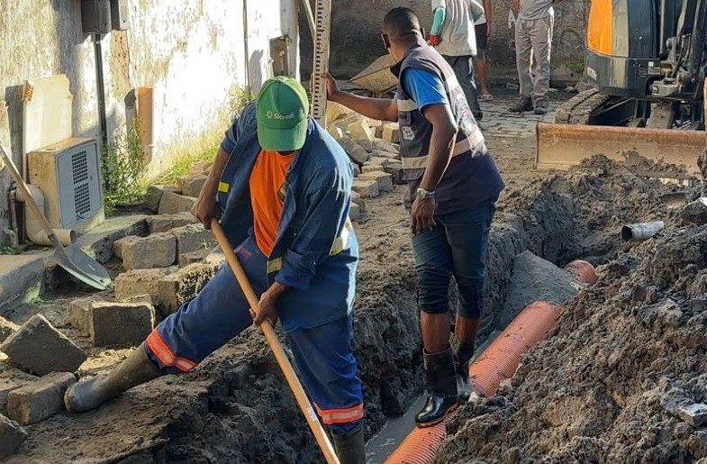Intervencoes em Nova Cidade incluem limpeza desobstrucao e recuperacao da rede de drenagem para garantir o escoamento das aguas das chuvas