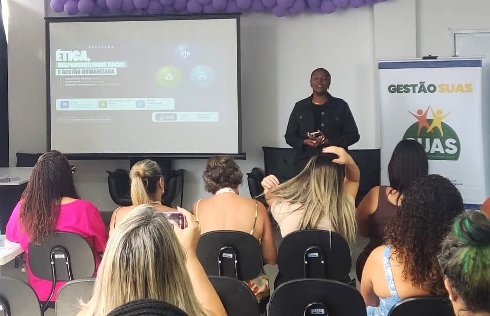 Secretaria de assistência social promove palestra sobre ética para funcionários que trabalham no atendimento ao público 161 1X ETICA PALESTRANTE