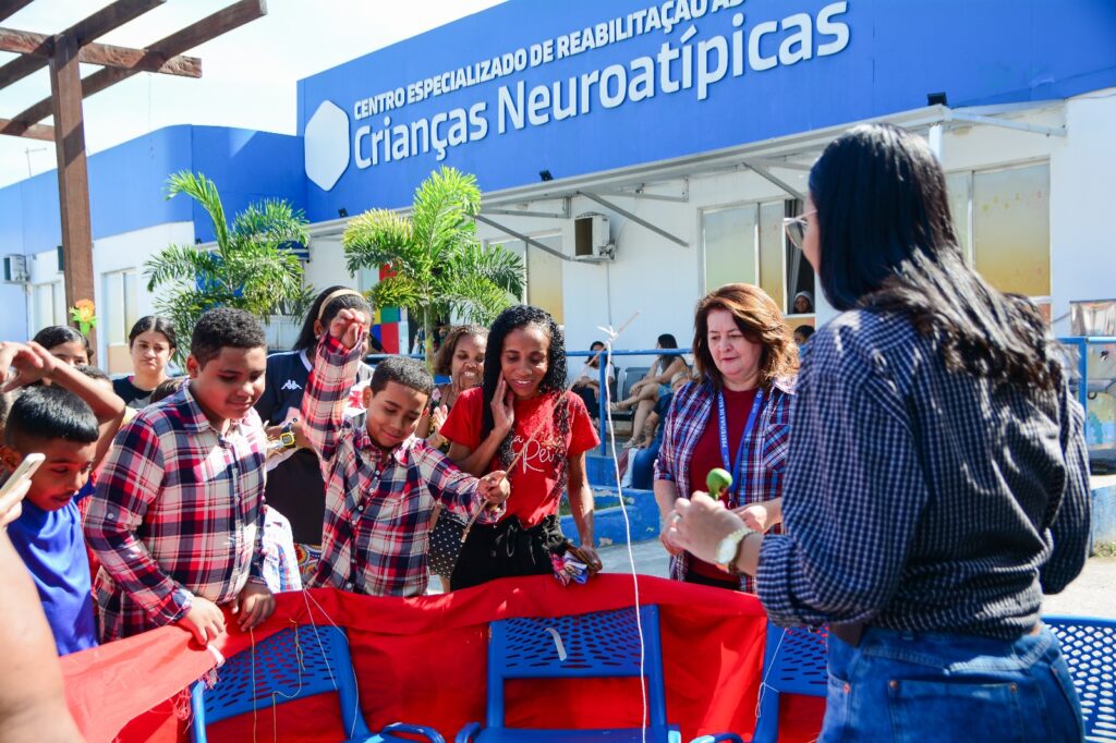 Centro Especializado de Reabilitação às Crianças Neuroatípicas promove Festa Junina para crianças atendidas na unidade em Vila Joana 166 2 FESTA NEURO MAE PERSONAGEM DANIEL RUBAO