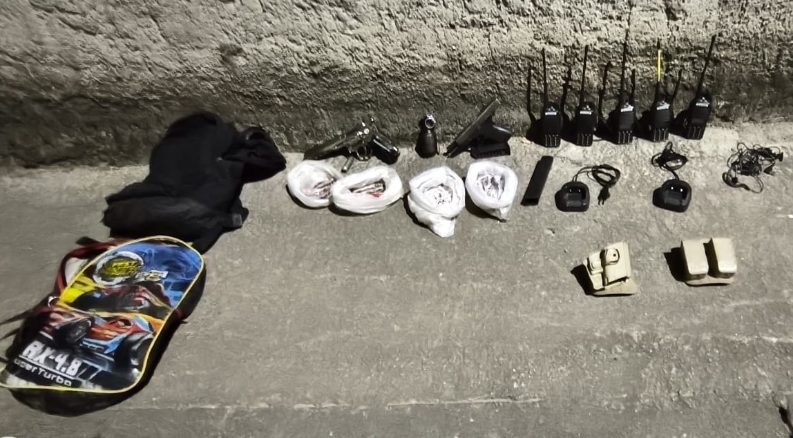 Drones da Prefeitura de Belford Roxo identificam criminosos armados e ação termina com prisões em Shangrilá 160 2 PM BEL DROGAS
