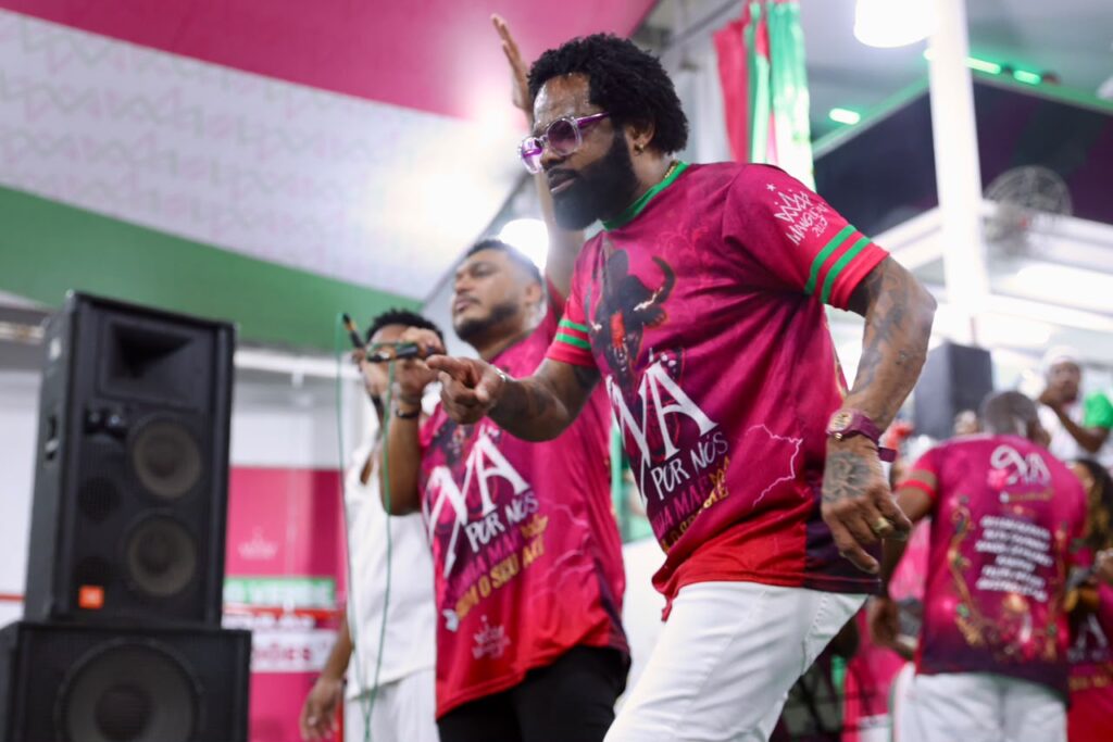 Samba 3 se destaca, avança com força máxima e desponta como um dos favoritos na disputa da Mangueira para o Carnaval 2027 165 26955 1