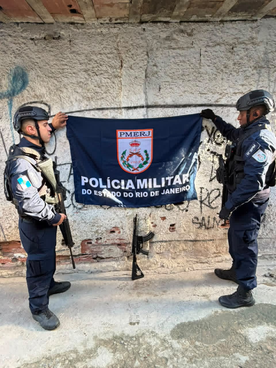 operacao-do-12o-bpm-apreende-fuzil-em-comunidades-de-niteroi operacao-do-12o-bpm-apreende-fuzil-em-comunidades-de-niteroi