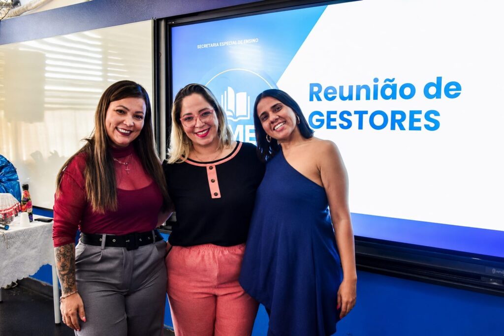 Secretaria de Educação realiza Reunião de Gestores de Creches e Escolas Municipais no Ciep Casemiro Meirelles 171 3x FOERMACAO GESTORES DANIEL RUBAO