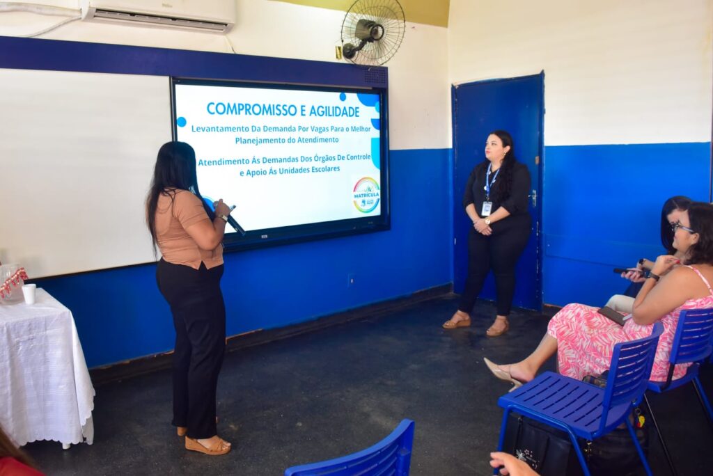 Secretaria de Educação realiza Reunião de Gestores de Creches e Escolas Municipais no Ciep Casemiro Meirelles 172 4 FORMACAO GESTORES PALESTRANTES DANIEL RUBAO