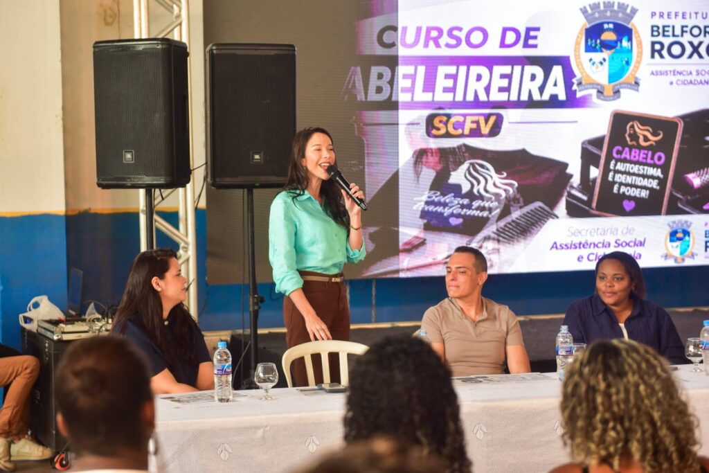 Secretaria de Assistência Social e Cidadania realiza formatura de 485 alunos dos Cursos de Qualificação Profissional dos CRAS 174 4 FORMATURA MARIANA 14082026 DANIEL RUBAO