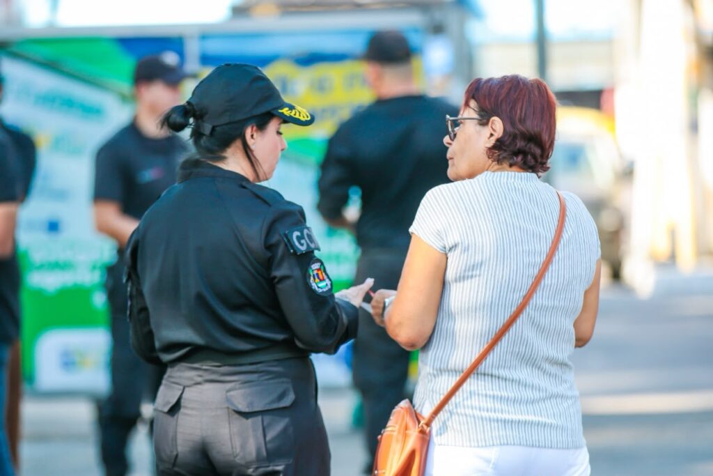 Guarda Civil Municipal promove conscientização contra violência doméstica 166 FOTO 3 A GUARDA CIVIL MUNICIPAL ATUA COM A RONDA MARIA DA PENHA HA UM ANO