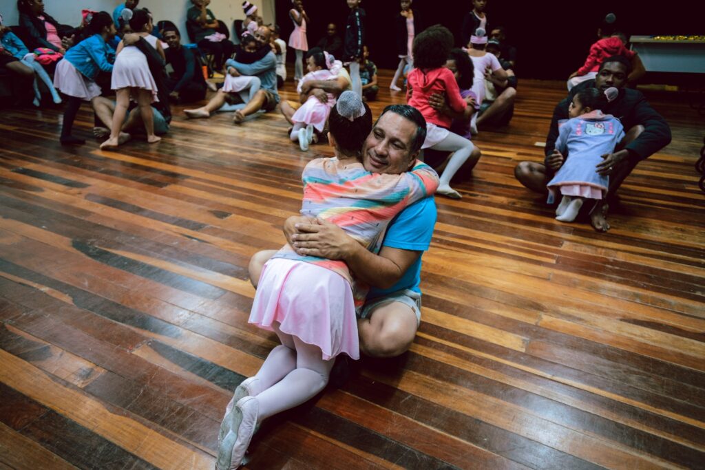 Famílias celebram o Dia dos Pais em aula especial de ballet em Itaboraí 174 Familias celebram o Dia dos Pais em aula especial de ballet em Itaborai