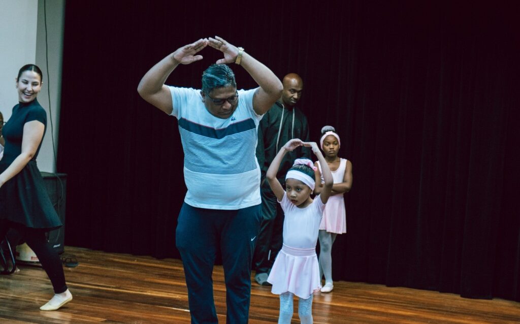 Famílias celebram o Dia dos Pais em aula especial de ballet em Itaboraí 175 Familias celebram o Dia dos Pais em aula especial de ballet em Itaborai 2