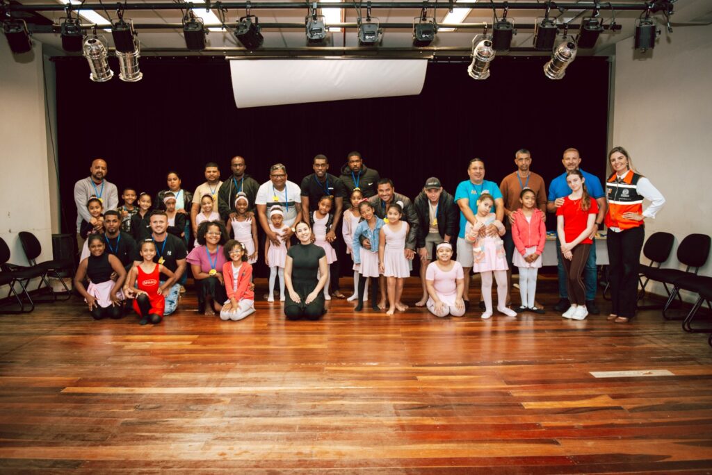 Famílias celebram o Dia dos Pais em aula especial de ballet em Itaboraí 173 Familias celebram o Dia dos Pais em aula especial de ballet em Itaborai 6