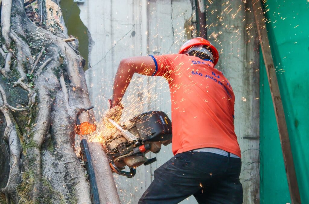 Defesa Civil de Meriti remove árvores e estruturas danificadas no Grande Rio 166 Foto 2 DefCivil