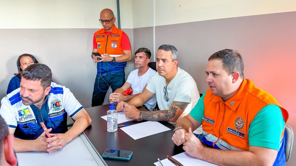 Prefeitura de Meriti mobiliza força-tarefa com Gabinete de Gerenciamento de Crise 171 Foto 3 GabineteCrise
