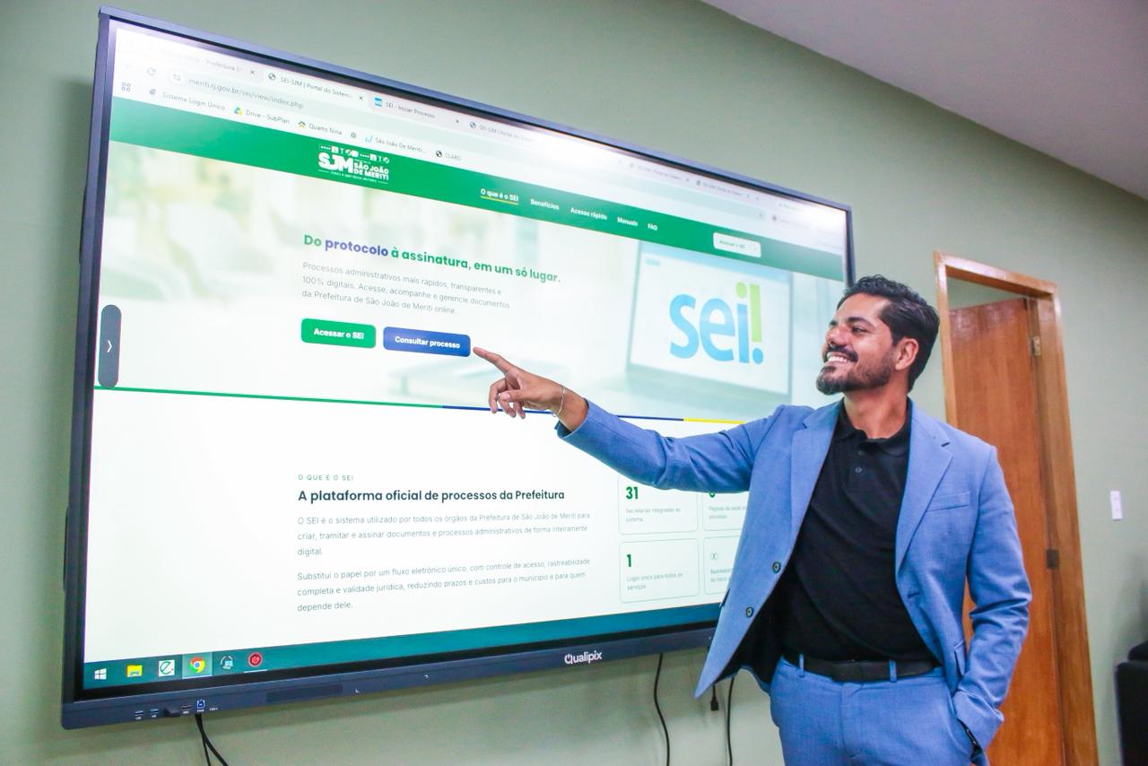 Meriti começa implantação do SEI na gestão municipal 165 Foto 3 Rafael Campos explicando como funciona o SEI
