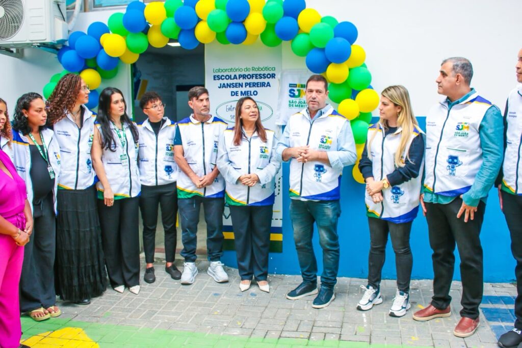 Prefeitura de Meriti inaugura primeira Sala de Robótica e Tecnologia da rede municipal 175 Foto 3 SalaRobotica