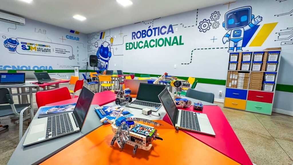 Prefeitura de Meriti inaugura primeira Sala de Robótica e Tecnologia da rede municipal 176 Foto 4 SalaRobotica