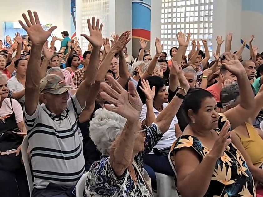 Moradores participam da apresentacao do Projeto de Trabalho Social do Canal de Medeiros