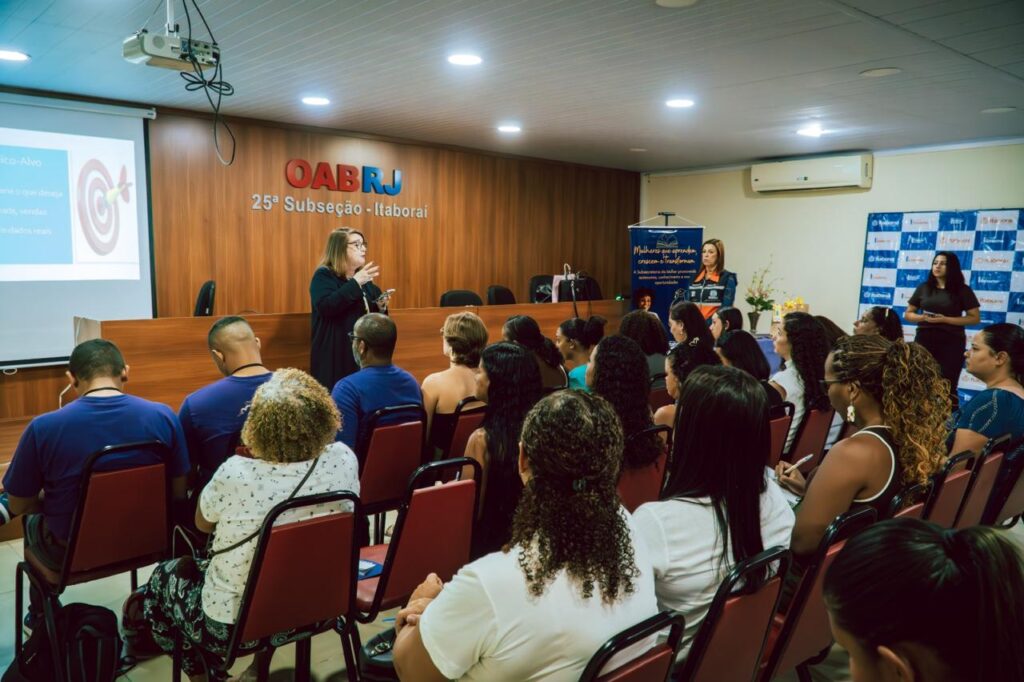 Palestra do Sebrae sobre estratégias de divulgação e reúne empreendedores no Centro de Itaboraí 166 Palestra sobre estrategias de divulgacao e fidelizacao de clientes reune empreendedores no Centro de Itaborai 2