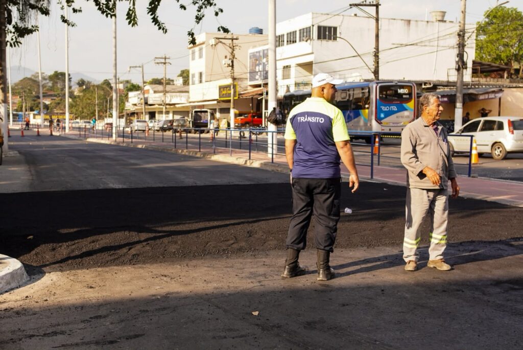 Prefeitura de Itaboraí avança na implantação de lombadas na Avenida 22 de Maio para reforçar a segurança no trânsito 169 Prefeitura de Itaborai avanca na implantacao de lombadas na Avenida 22 de Maio para reforcar a seguranca no transito 2