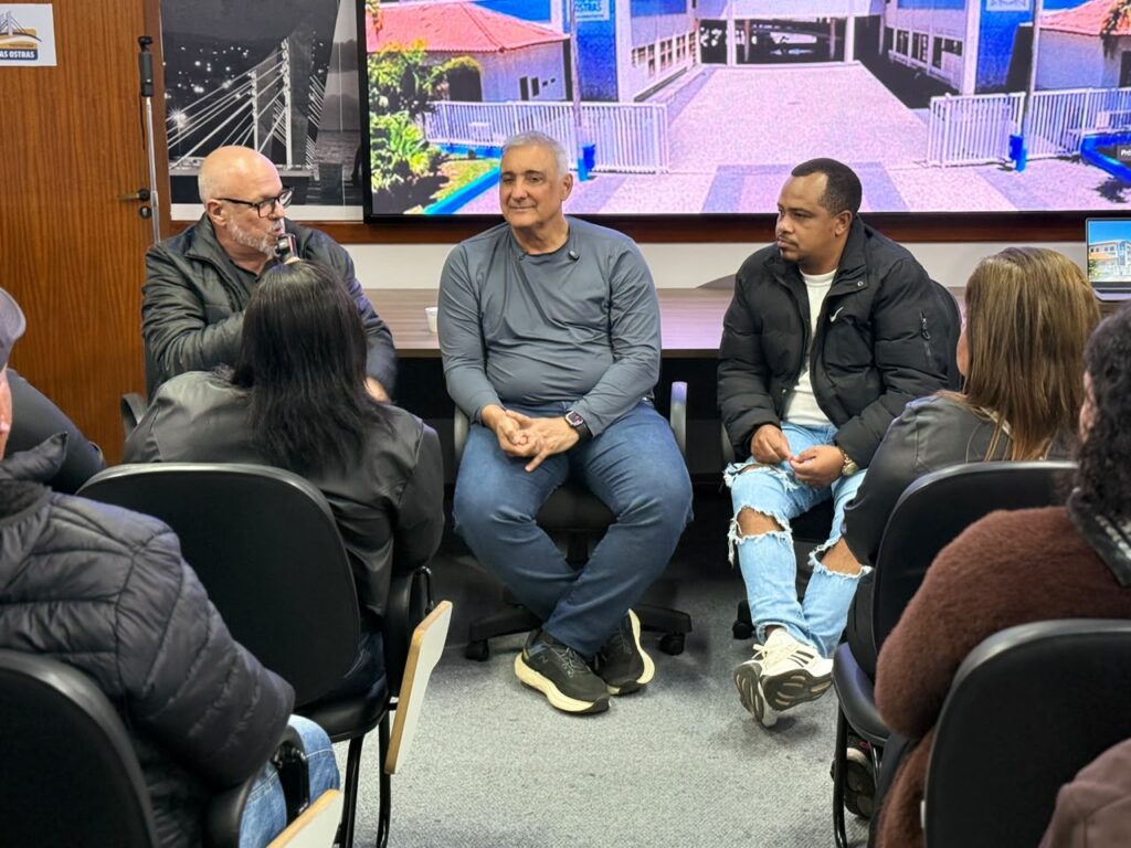 Prefeitura de Rio das Ostras recebe Associação de Trabalhadores Informais 162 REUNIAO COM AMBULANTES 2