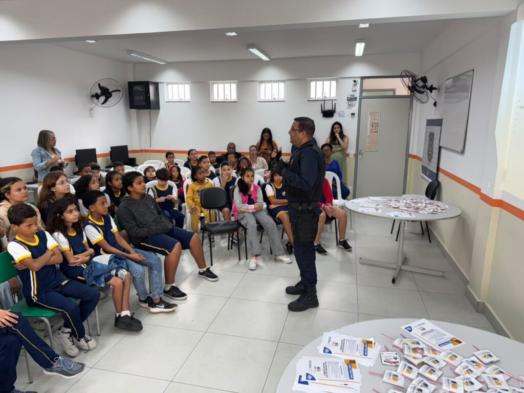 Responsavel pela palestra o coordenador Patrimonial e da Ronda Escolar Andre Monteiro incentivou a reflexao sobre o respeito as diferencas o dialogo e a solidariedade Foto Secom