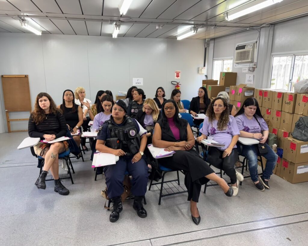 Rio das Ostras qualifica equipes da rede de atendimento as mulheres