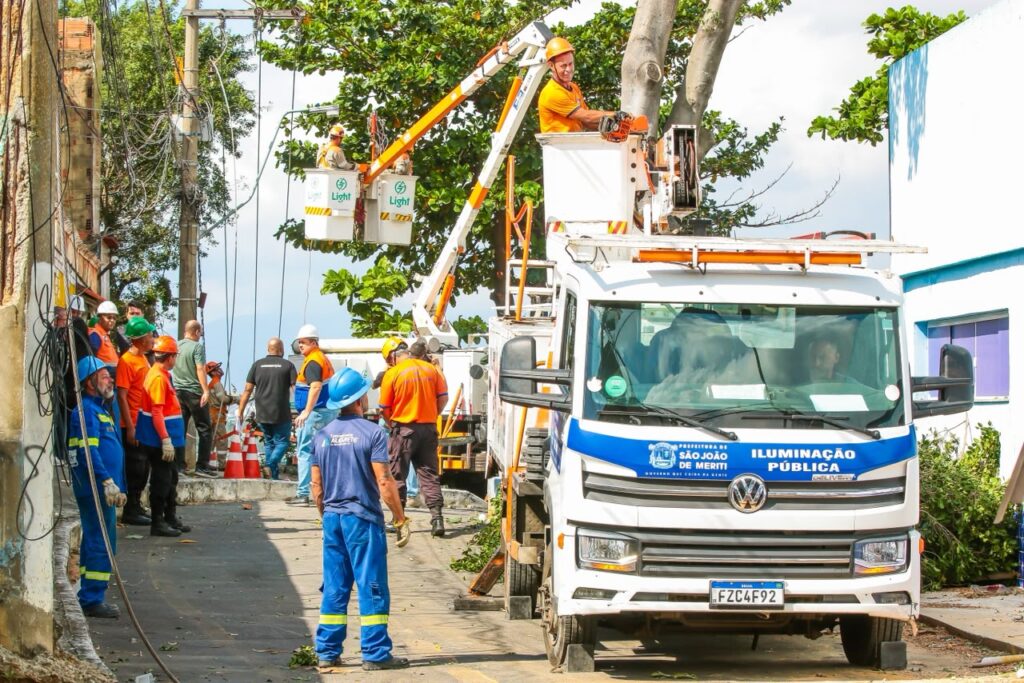 Prefeitura de Meriti realiza mutirão de ações na cidade após ventania 170 foto 2 acao contou com o apoio de diversas secretarias municipais de sao joao de meriti