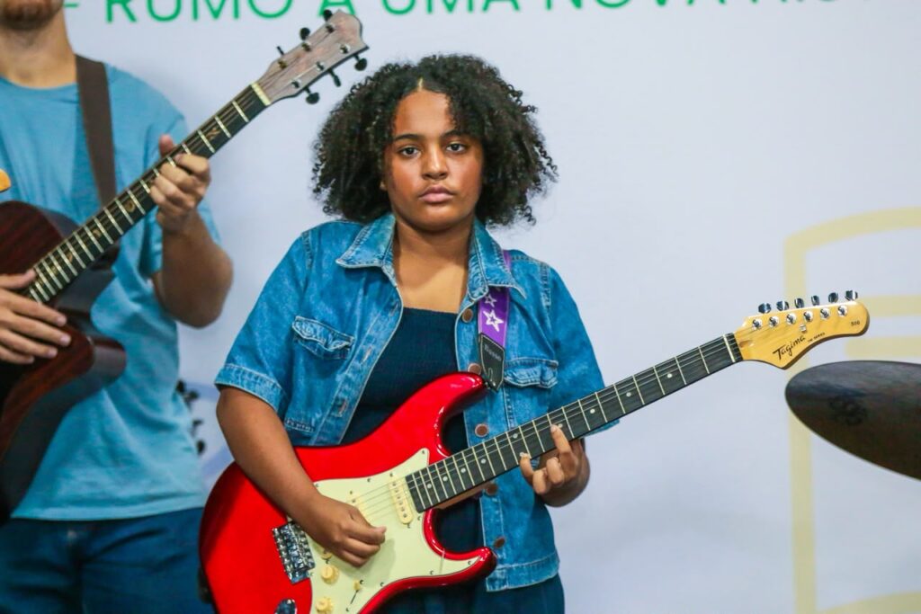 Recital no Centro Cultural Meritiense é marcado por talento e emoção 171 foto 4 Ana Alice uma das alunas das oficinas do Centro Cultural Meritiense