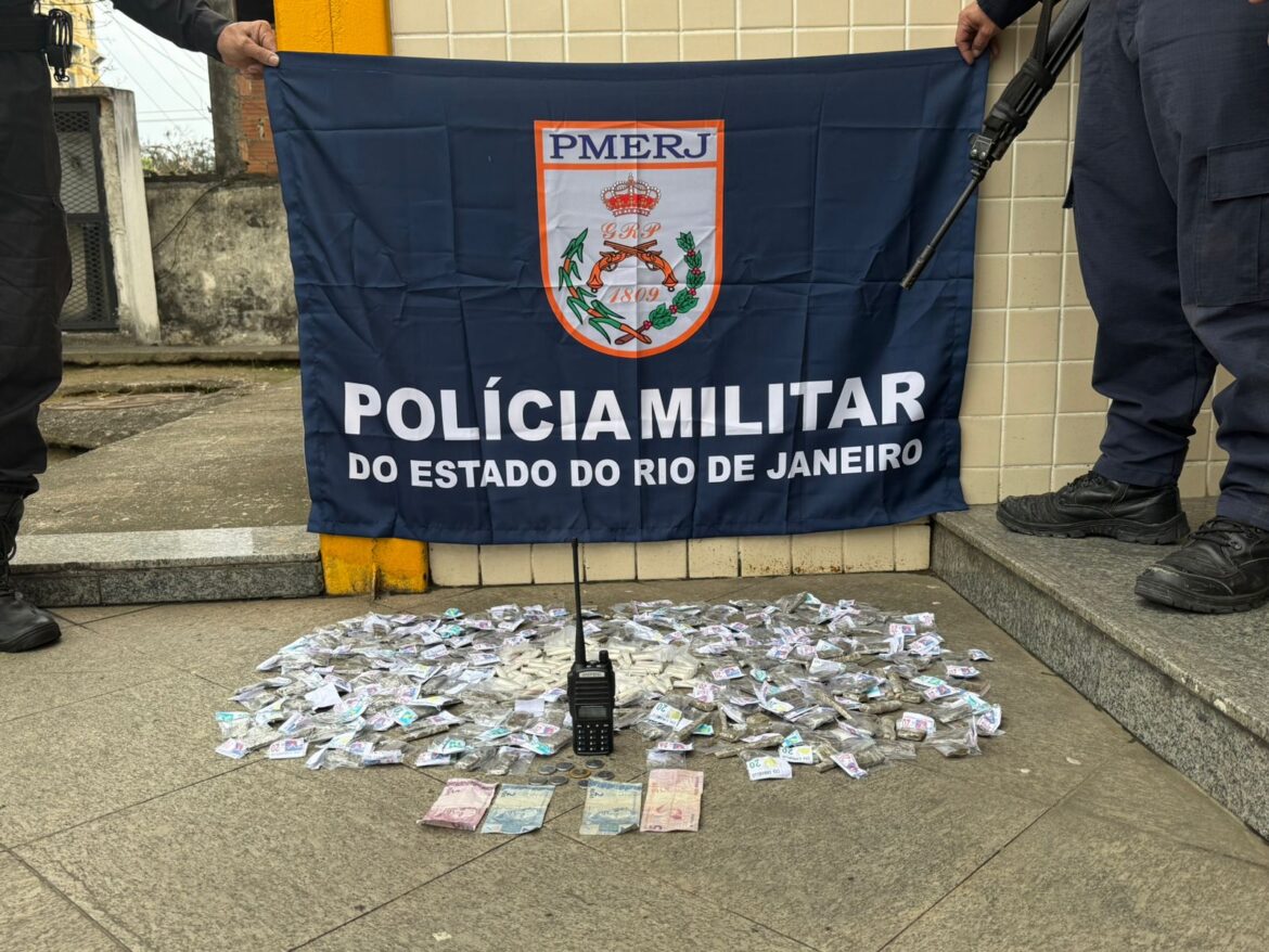 policia-militar-prende-homem-por-trafico-em-niteroi policia-militar-prende-homem-por-trafico-em-niteroi