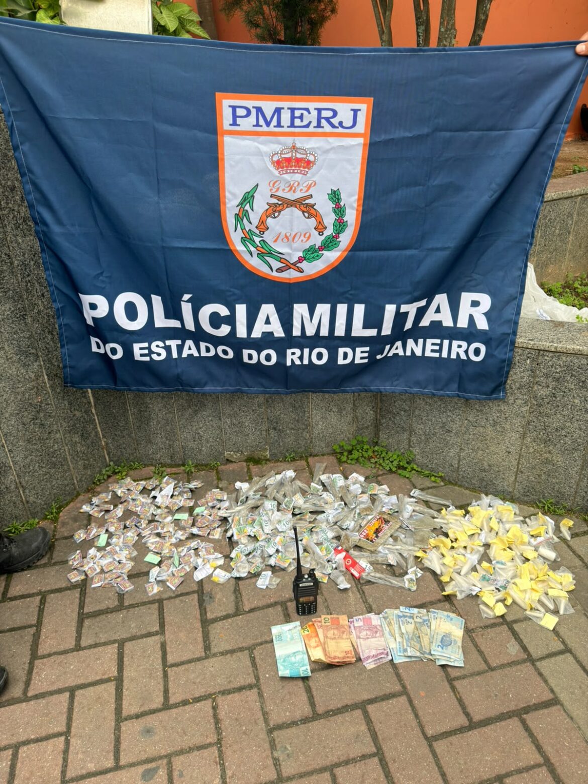 sete-homens-sao-presos-por-trafico-de-drogas-em-marica