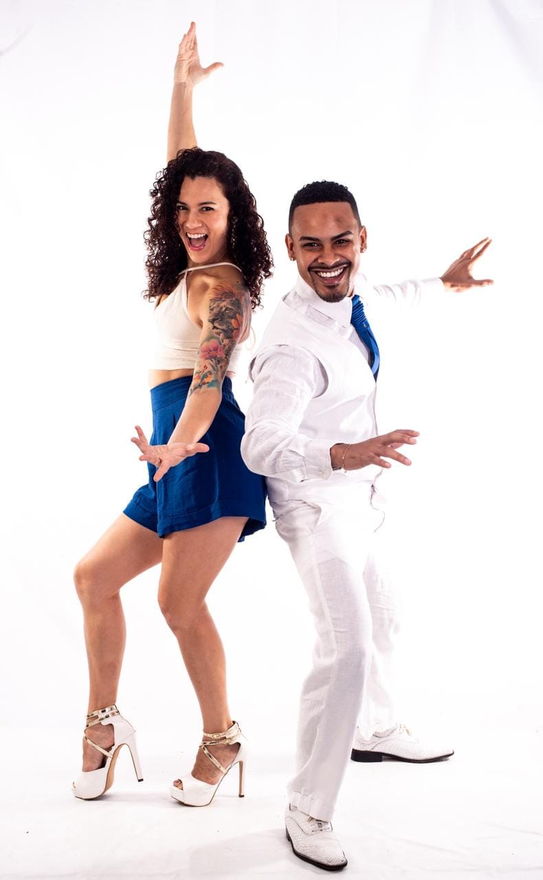 claudia-simas-e-vinicius-rodrigues-sao-os-novos-coreografos-da-comissao-de-frente-da-academicos-de-niteroi claudia-simas-e-vinicius-rodrigues-sao-os-novos-coreografos-da-comissao-de-frente-da-academicos-de-niteroi