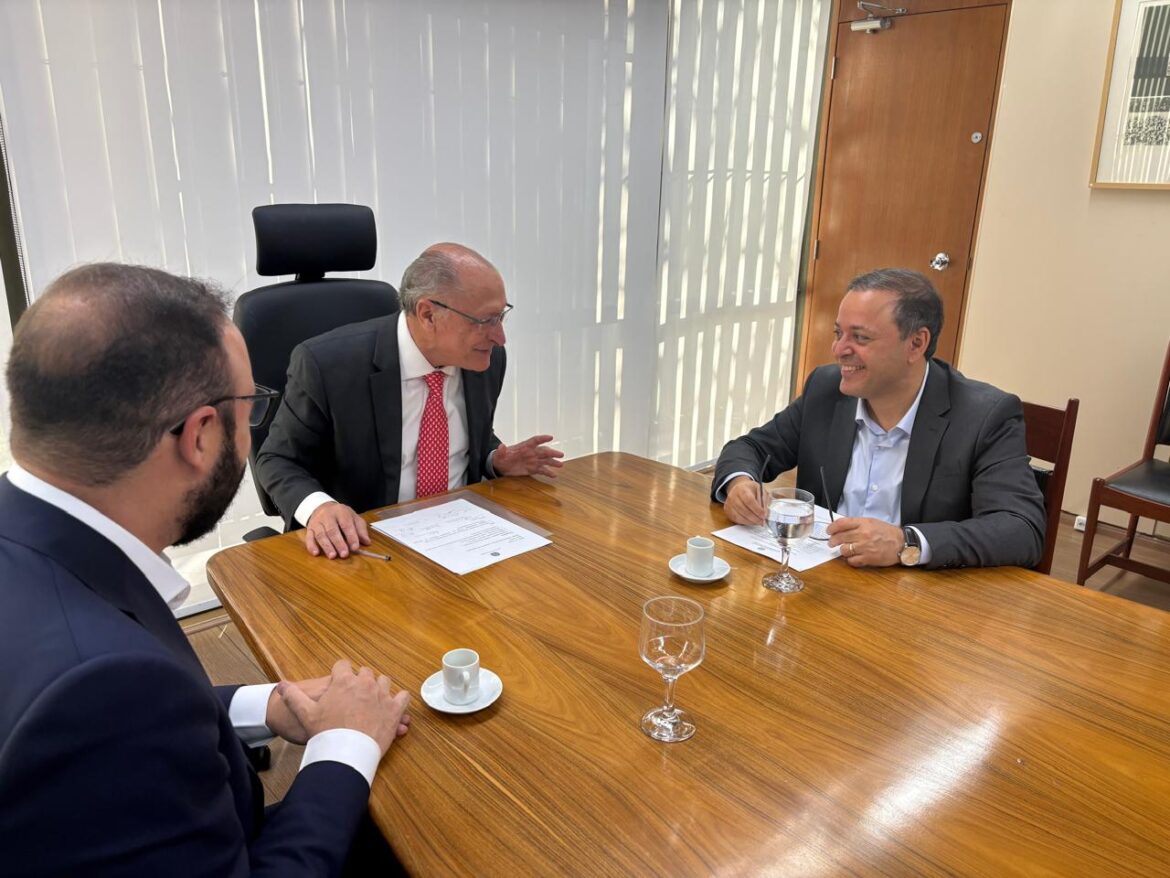 prefeito-rodrigo-neves-vai-a-brasilia-tratar-de-pautas-importantes-para-o-desenvolvimento-de-niteroi prefeito-rodrigo-neves-vai-a-brasilia-tratar-de-pautas-importantes-para-o-desenvolvimento-de-niteroi