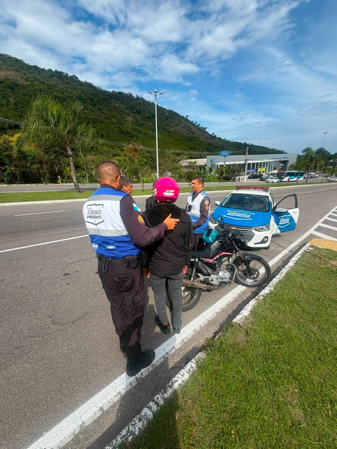 acao-integrada-entre-cisp-e-seguranca-presente-resulta-na-apreensao-de-motocicleta-na-regiao-oceanica acao-integrada-entre-cisp-e-seguranca-presente-resulta-na-apreensao-de-motocicleta-na-regiao-oceanica