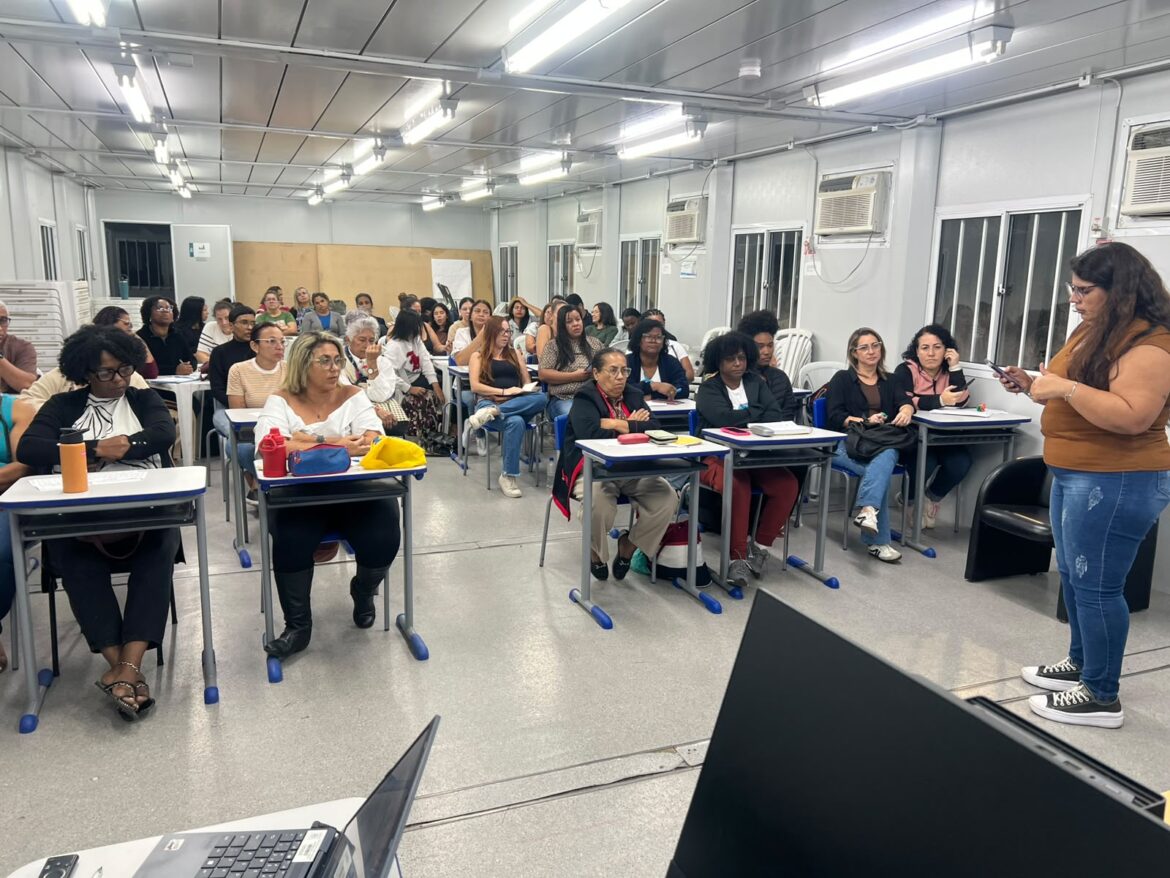 O objetivo da iniciativa é proporcionar aos participantes conhecimentos práticos e teóricos sobre a Língua Brasileira de Sinais. Foto Divulgação