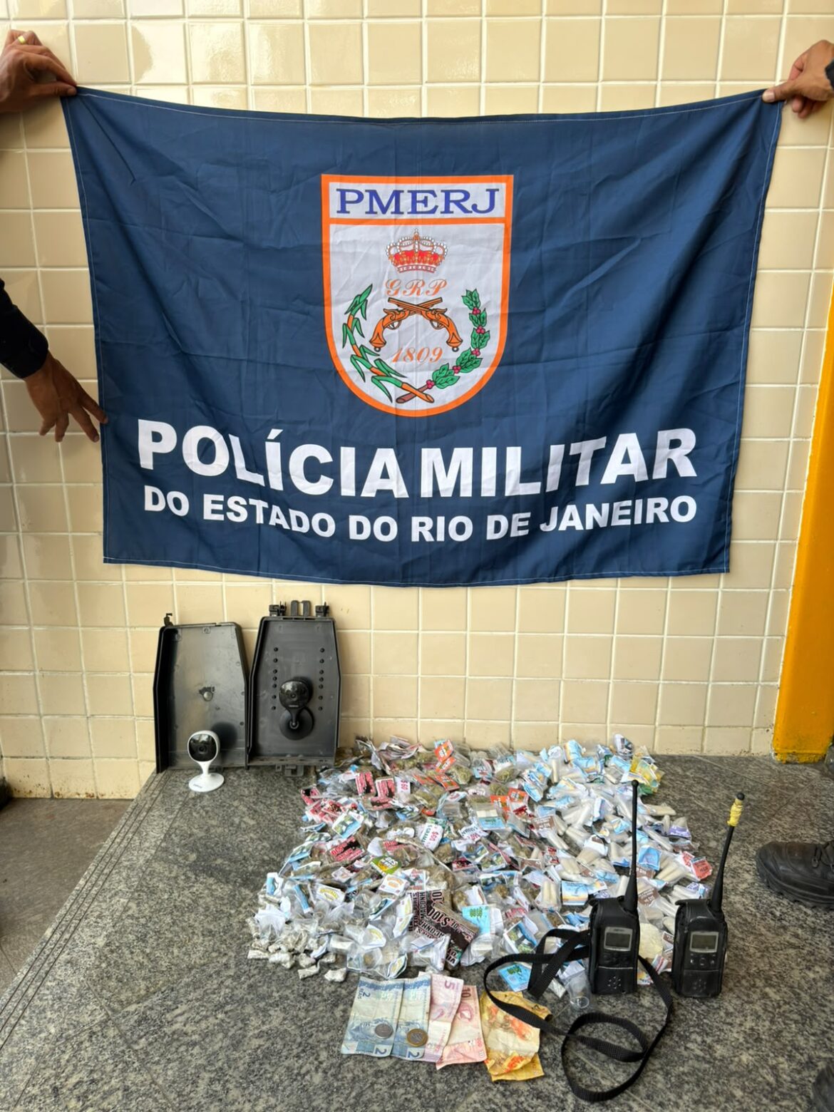 prisao-em-flagrante-por-trafico-de-drogas-em-niteroi