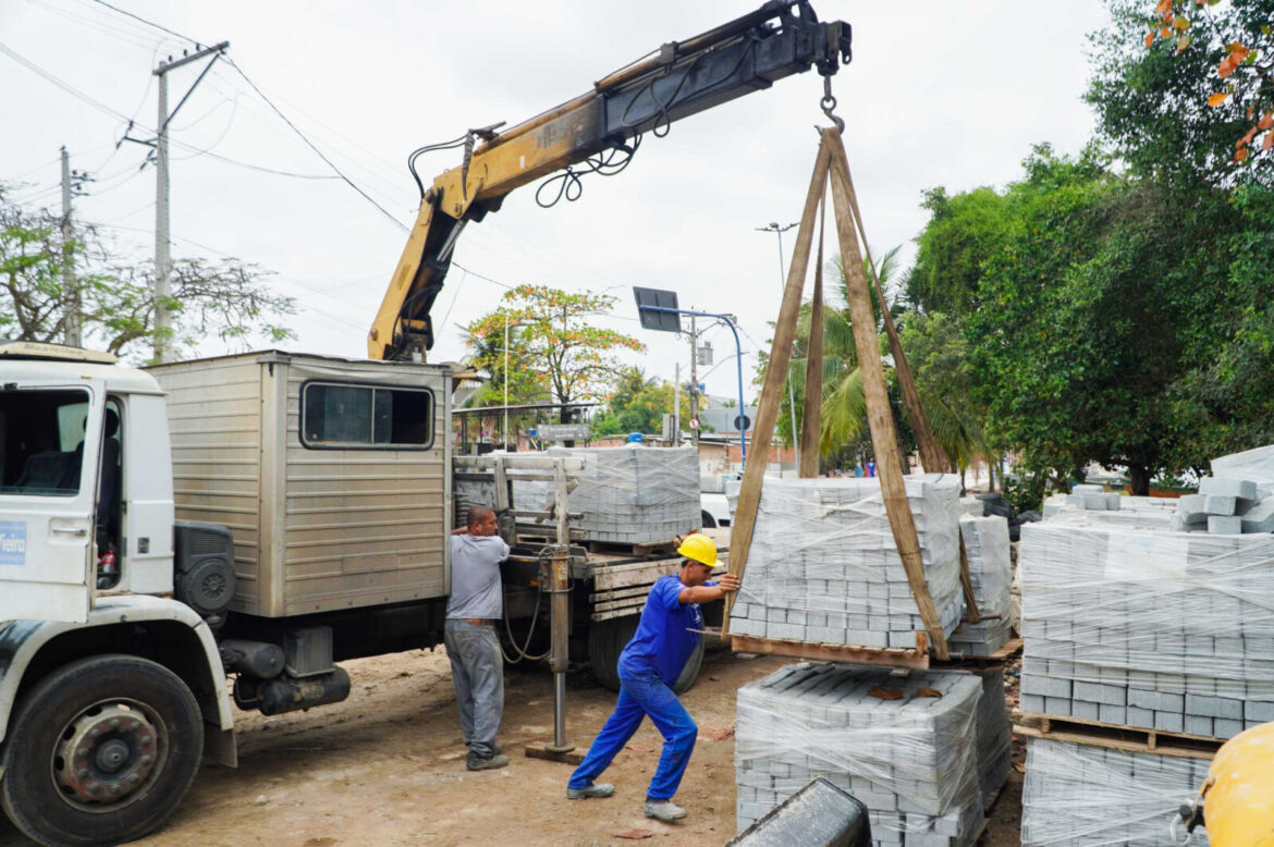 obras-na-orla-da-praia-das-pedrinhas-entram-em-reta-final obras-na-orla-da-praia-das-pedrinhas-entram-em-reta-final