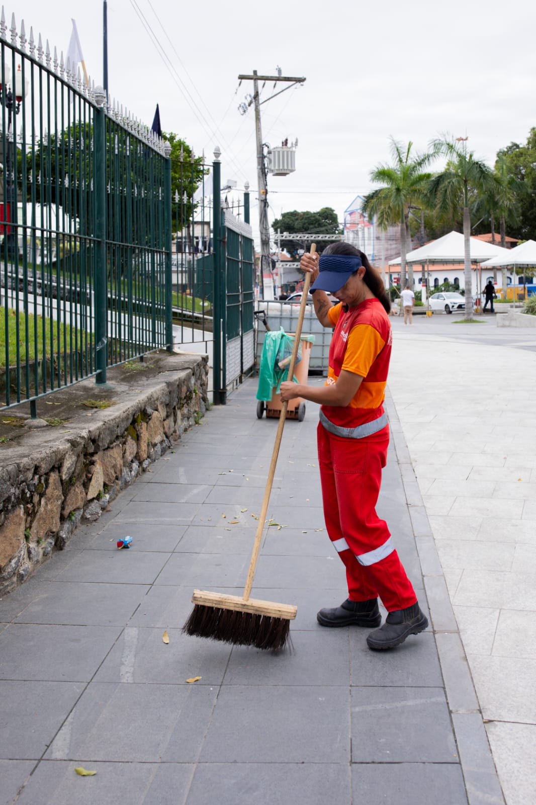 prefeitura-de-marica-reforca-conservacao-de-espacos-publicos-com-mutirao-no-centro prefeitura-de-marica-reforca-conservacao-de-espacos-publicos-com-mutirao-no-centro