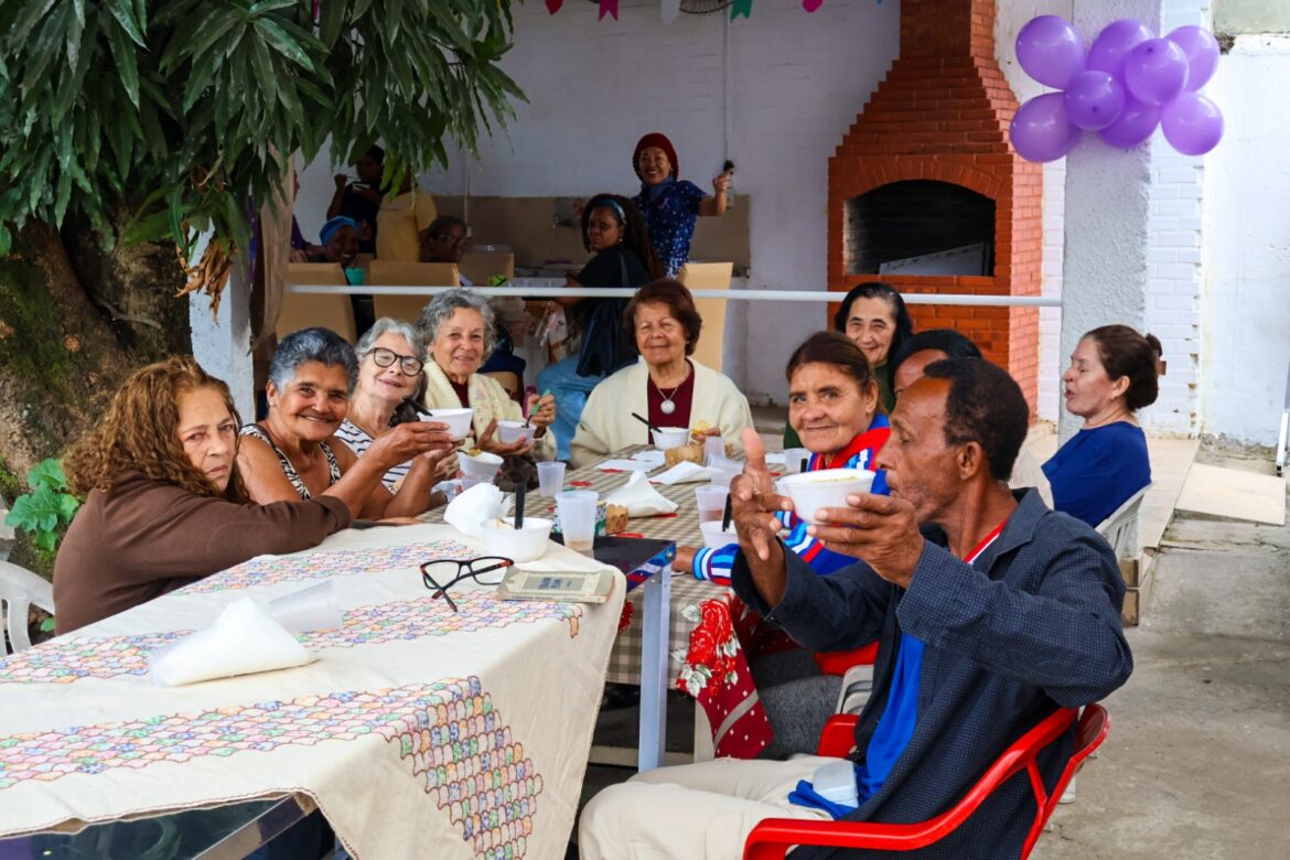 marica:-alunos-de-oficina-de-letramento-participam-de-almoco-comunitario marica:-alunos-de-oficina-de-letramento-participam-de-almoco-comunitario