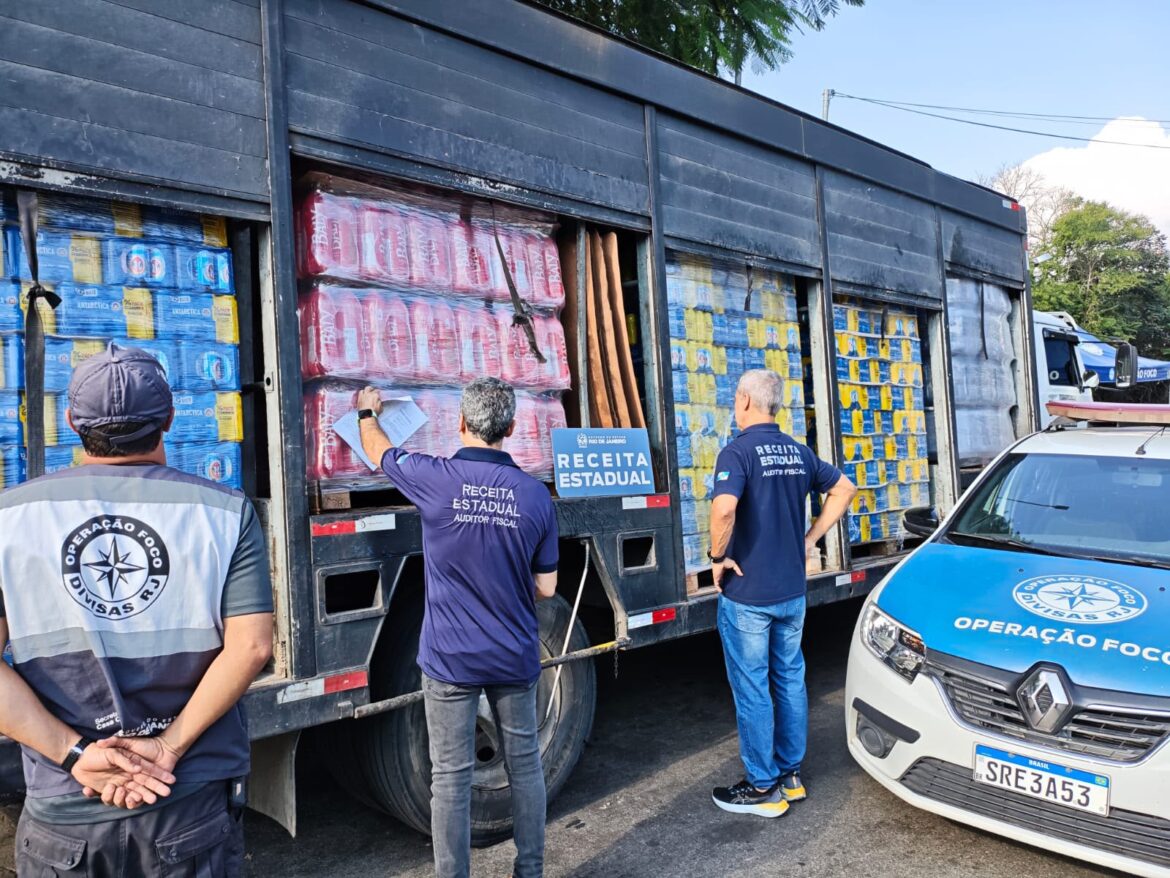 operacao-foco-e-receita-estadual-apreendem-carga-de-bebidas-avaliada-em-mais-de-r$-62-mil-na-avenida-brasil operacao-foco-e-receita-estadual-apreendem-carga-de-bebidas-avaliada-em-mais-de-r$-62-mil-na-avenida-brasil