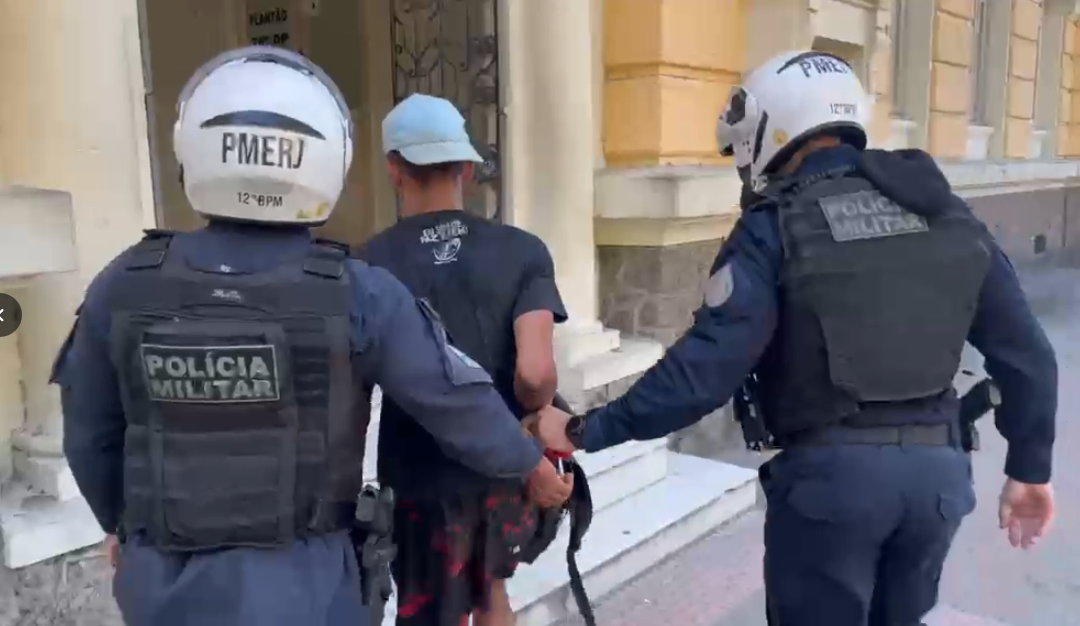 policia-militar-prende-homem-por-furto-em-estabelecimento-comercial-no-centro-de-niteroi policia-militar-prende-homem-por-furto-em-estabelecimento-comercial-no-centro-de-niteroi