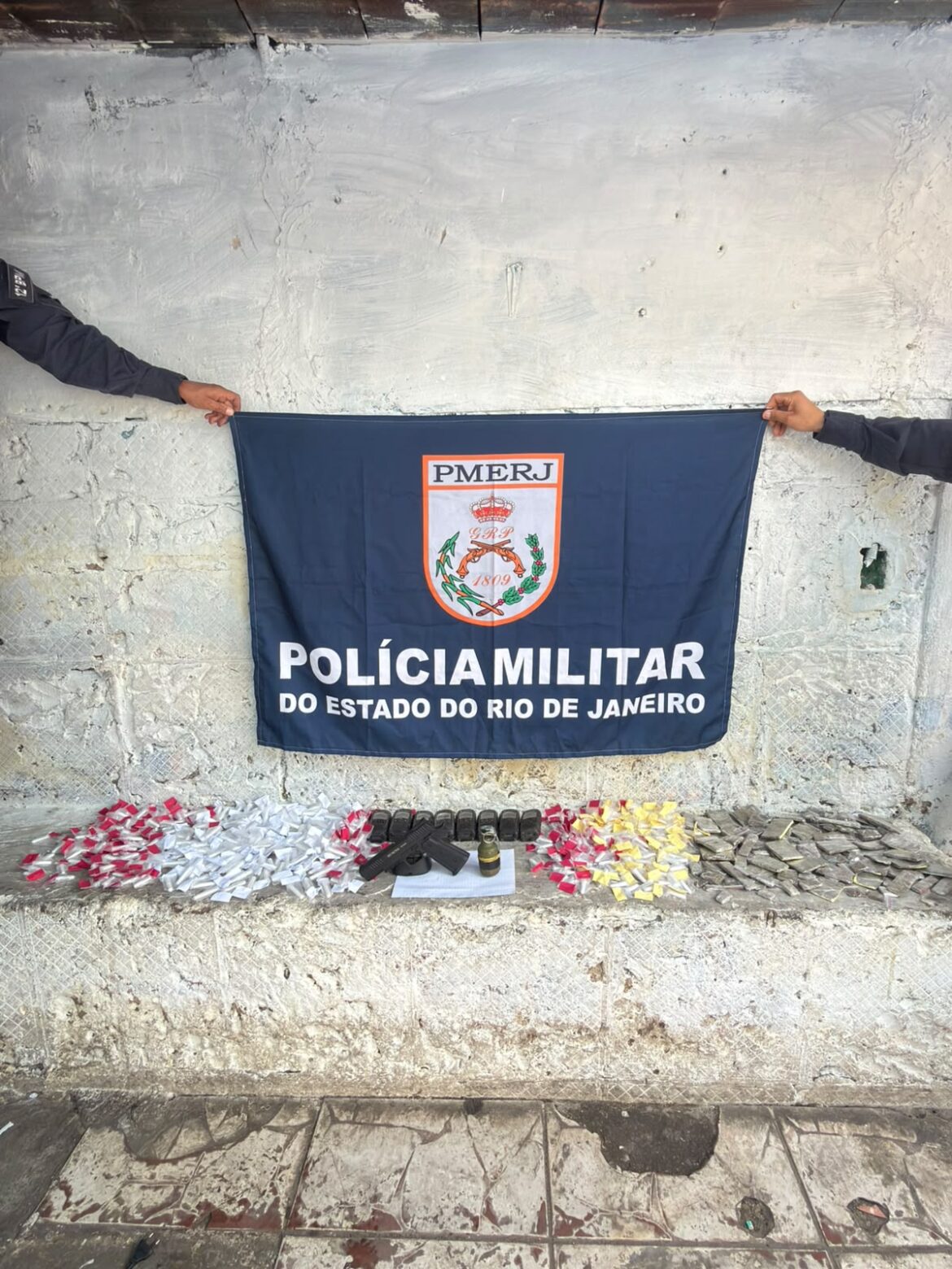 policia-militar-prende-suspeito-por-trafico-em-niteroi policia-militar-prende-suspeito-por-trafico-em-niteroi