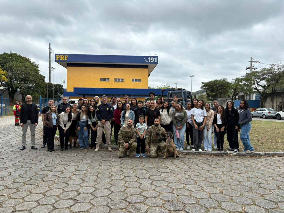 prefeitura-de-niteroi-e-policia-rodoviaria-federal-se-unem-pelo-futuro-dos-jovens-em-mais-uma-edicao-do-projeto-pega-a-visao prefeitura-de-niteroi-e-policia-rodoviaria-federal-se-unem-pelo-futuro-dos-jovens-em-mais-uma-edicao-do-projeto-pega-a-visao
