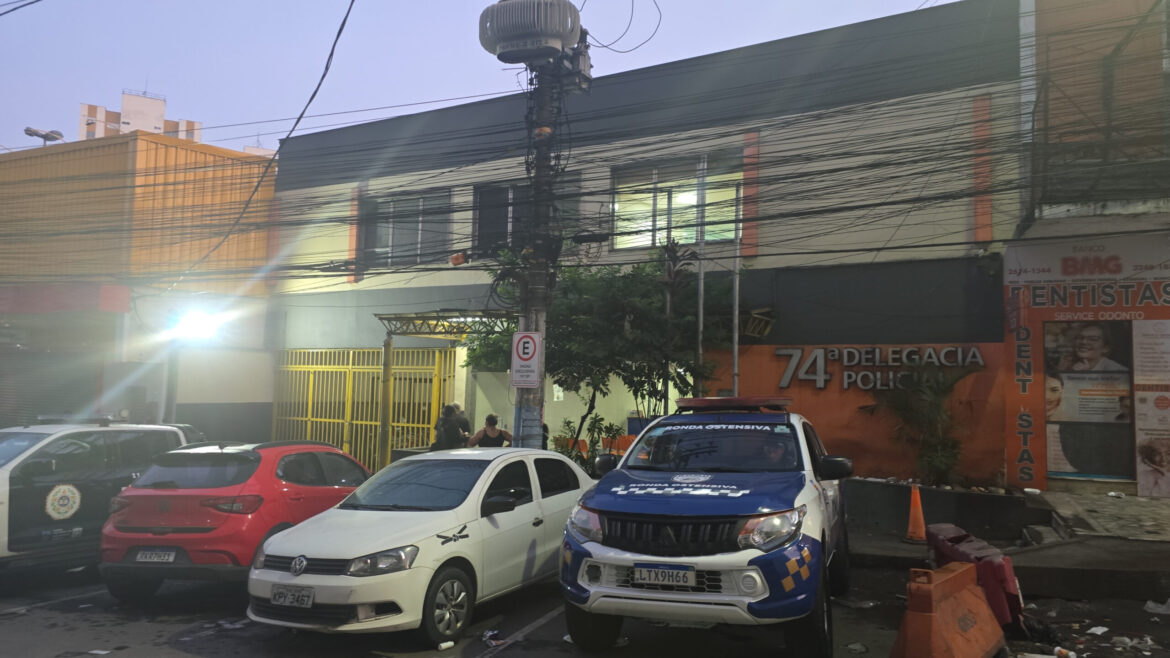 guarda-municipal-prende-homens-que-furtaram-portao-de-aluminio-de-casa-no-mutondo guarda-municipal-prende-homens-que-furtaram-portao-de-aluminio-de-casa-no-mutondo