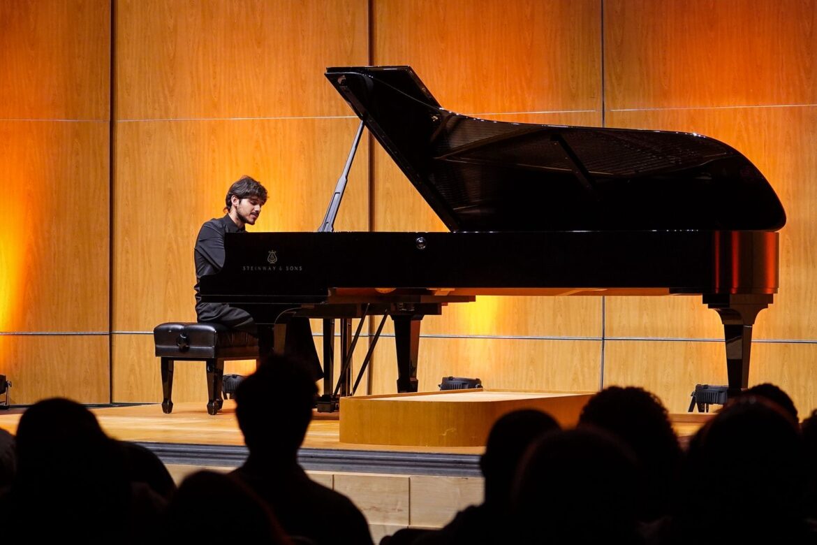 destaque-da-nova-geracao-do-piano-brasileiro,-bruno-de-lorenzo-apresenta-recital-solo-no-theatro-municipal-de-niteroi destaque-da-nova-geracao-do-piano-brasileiro,-bruno-de-lorenzo-apresenta-recital-solo-no-theatro-municipal-de-niteroi