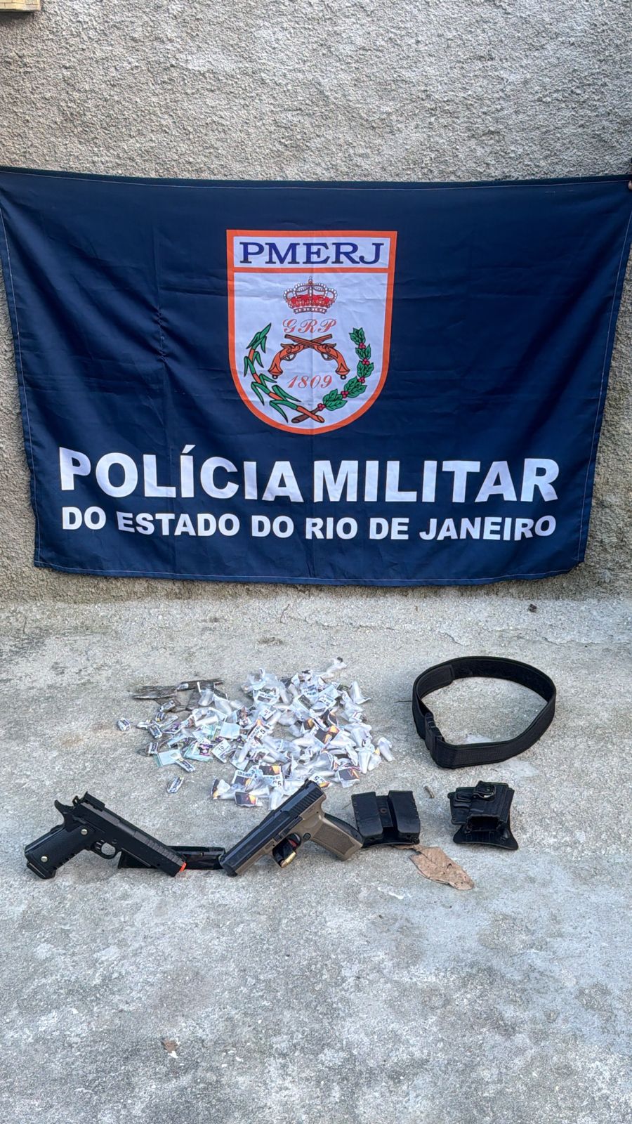 policia-militar-prende-tres-homens-por-trafico-de-drogas-em-niteroi policia-militar-prende-tres-homens-por-trafico-de-drogas-em-niteroi