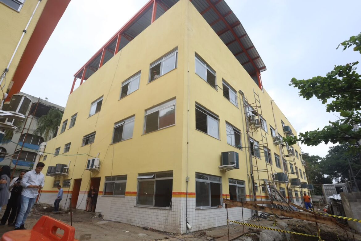 prefeito-rodrigo-neves-acompanha-fase-final-das-obras-de-nova-escola-no-engenho-do-mato prefeito-rodrigo-neves-acompanha-fase-final-das-obras-de-nova-escola-no-engenho-do-mato