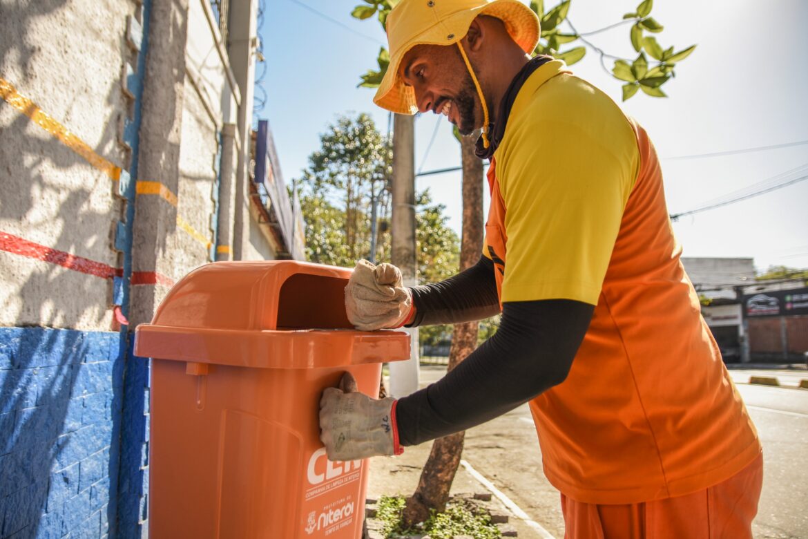 prefeitura-reforca-instalacao-de-papeleiras-e-preve-3-mil-novas-unidades-em-niteroi prefeitura-reforca-instalacao-de-papeleiras-e-preve-3-mil-novas-unidades-em-niteroi